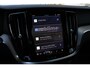 Volvo V60 2.0 T6 Plug-in hybrid AWD Essential Bright | All-season banden | Adaptieve Cruise Control | Lederen bekleding | Semi elek. trekhaak | Parkeercamera achter | Verstelbare lendesteunen voor | Voorstoelen verwarmbaar | Verwarmbaar stuurwiel | Achterbank verwarmbaar | Blind Spot | Google-maps navigatie | Elektrische achterklep |