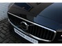 Volvo V60 2.0 T6 Plug-in hybrid AWD Essential Bright | All-season banden | Adaptieve Cruise Control | Lederen bekleding | Semi elek. trekhaak | Parkeercamera achter | Verstelbare lendesteunen voor | Voorstoelen verwarmbaar | Verwarmbaar stuurwiel | Achterbank verwarmbaar | Blind Spot | Google-maps navigatie | Elektrische achterklep |