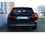 Volvo V60 2.0 T6 Plug-in hybrid AWD Essential Bright | All-season banden | Adaptieve Cruise Control | Lederen bekleding | Semi elek. trekhaak | Parkeercamera achter | Verstelbare lendesteunen voor | Voorstoelen verwarmbaar | Verwarmbaar stuurwiel | Achterbank verwarmbaar | Blind Spot | Google-maps navigatie | Elektrische achterklep |