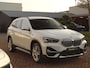 BMW X1 xDrive20i High Exe. X-line LCI | GrootNav | HUD | 4WD | Trekhaak | Leer | Stoelverw | Keyless