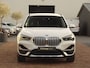 BMW X1 xDrive20i High Exe. X-line LCI | GrootNav | HUD | 4WD | Trekhaak | Leer | Stoelverw | Keyless