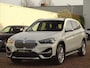 BMW X1 xDrive20i High Exe. X-line LCI | GrootNav | HUD | 4WD | Trekhaak | Leer | Stoelverw | Keyless