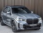 BMW X5 xDrive50e | M-SPORT BRAKE | COMFORT ACCESS | SOFT CLOSE | TREKHAAK | SHADOW-LINE | PANORAMADAK | STOEL VENTILATIE | AMBIANCE AIR | AMBIANCE LIGHT | ADAPTIVE LED | ACTIVE CRUISE | 360 CAMERA | DAB+ | HARMAN/KARDON | GESTURE CONTROL |