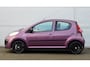Peugeot 107 1.0 ENVY 5-DEURS | AIRCO | LICHTMETAAL | ELECTR. PAKKET | ZWART DAK | ALL SEASON BANDEN | MEENEEMPRIJS!