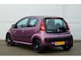 Peugeot 107 1.0 ENVY 5-DEURS | AIRCO | LICHTMETAAL | ELECTR. PAKKET | ZWART DAK | ALL SEASON BANDEN | MEENEEMPRIJS!