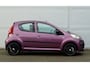 Peugeot 107 1.0 ENVY 5-DEURS | AIRCO | LICHTMETAAL | ELECTR. PAKKET | ZWART DAK | ALL SEASON BANDEN | MEENEEMPRIJS!