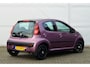 Peugeot 107 1.0 ENVY 5-DEURS | AIRCO | LICHTMETAAL | ELECTR. PAKKET | ZWART DAK | ALL SEASON BANDEN | MEENEEMPRIJS!
