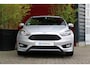 Ford Focus Wagon 1.0 EcoBoost 140pk ST-Line | Navi | Clima | Parkeersens. voor en achter | Trekhaak | 17'' | All seasonbanden |