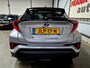 Toyota C-HR 1.8 Hybrid Adventure + Dealer OH|Keyless|Camera|Navi|Apple|Android|DAB|Dodehoek|Lane|LED|18"LMV