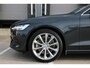 Volvo V60 T5 Momentum | Parkeercamera | Parkeerverwarming | BLIS | Electrische wegklapbare trekhaak | Stuurwielverwarming | Adaptive cruise control | Parkeersensoren voor + achter | Apple Carplay / Android Auto | Navigatie