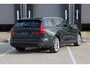 Volvo V60 T5 Momentum | Parkeercamera | Parkeerverwarming | BLIS | Electrische wegklapbare trekhaak | Stuurwielverwarming | Adaptive cruise control | Parkeersensoren voor + achter | Apple Carplay / Android Auto | Navigatie