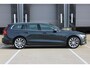 Volvo V60 T5 Momentum | Parkeercamera | Parkeerverwarming | BLIS | Electrische wegklapbare trekhaak | Stuurwielverwarming | Adaptive cruise control | Parkeersensoren voor + achter | Apple Carplay / Android Auto | Navigatie