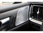 Volvo V60 T8 Plug-in Hybrid 390PK AWD Inscription + 19''/ Navi/ Clima/ Full-LED/ Head-UP/ Panorama/ B&W/ Leder/ Winterpakket/ Trekhaak/ Camera/ NL auto