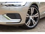 Volvo V60 T8 Plug-in Hybrid 390PK AWD Inscription + 19''/ Navi/ Clima/ Full-LED/ Head-UP/ Panorama/ B&W/ Leder/ Winterpakket/ Trekhaak/ Camera/ NL auto