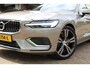 Volvo V60 T8 Plug-in Hybrid 390PK AWD Inscription + 19''/ Navi/ Clima/ Full-LED/ Head-UP/ Panorama/ B&W/ Leder/ Winterpakket/ Trekhaak/ Camera/ NL auto