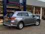 Mitsubishi Outlander 2.4 PHEV Pure / Automaat / NL-Auto / Dealer-Onderhouden / Stoelverwarming / Cruise-Control / Climate-Control / Apple-Carplay & Android-Auto / Armsteun V+A / Keyless / Flippers / DAB Radio-Bluetooth / Camera / 16'' LMV / All-Season / ENZ.
