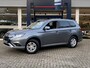 Mitsubishi Outlander 2.4 PHEV Pure / Automaat / NL-Auto / Dealer-Onderhouden / Stoelverwarming / Cruise-Control / Climate-Control / Apple-Carplay & Android-Auto / Armsteun V+A / Keyless / Flippers / DAB Radio-Bluetooth / Camera / 16'' LMV / All-Season / ENZ.