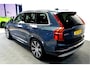 Volvo XC90 2.0 T8 AWD 335kW/455pk Aut8 Recharge Long Range Ultimate Bright LUCHTVERING + PANORAMADAK + HARMAN/KARDON + STOELVERWARMING/-MASSAGE/-VENTILATIE + ADAPT.CRUISE + PILOT ASSIST + BLIS + HEAD-UP + 360 CAMERA + PARKSENSOREN V&A + 21" LM-VELGEN!!