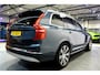 Volvo XC90 2.0 T8 AWD 335kW/455pk Aut8 Recharge Long Range Ultimate Bright LUCHTVERING + PANORAMADAK + HARMAN/KARDON + STOELVERWARMING/-MASSAGE/-VENTILATIE + ADAPT.CRUISE + PILOT ASSIST + BLIS + HEAD-UP + 360 CAMERA + PARKSENSOREN V&A + 21" LM-VELGEN!!