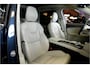 Volvo XC90 2.0 T8 AWD 335kW/455pk Aut8 Recharge Long Range Ultimate Bright LUCHTVERING + PANORAMADAK + HARMAN/KARDON + STOELVERWARMING/-MASSAGE/-VENTILATIE + ADAPT.CRUISE + PILOT ASSIST + BLIS + HEAD-UP + 360 CAMERA + PARKSENSOREN V&A + 21" LM-VELGEN!!
