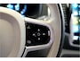 Volvo XC90 2.0 T8 AWD 335kW/455pk Aut8 Recharge Long Range Ultimate Bright LUCHTVERING + PANORAMADAK + HARMAN/KARDON + STOELVERWARMING/-MASSAGE/-VENTILATIE + ADAPT.CRUISE + PILOT ASSIST + BLIS + HEAD-UP + 360 CAMERA + PARKSENSOREN V&A + 21" LM-VELGEN!!