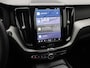 Volvo XC60 2.0 T6 Plug-in hybrid AWD Ultra Black Edition | PANO | 360° | ADAPTIVE | HUD | H&K | LUCHTVERING | STOELVENT. | STOEL- EN STUURVERW. | TREKHAAK