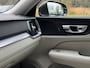 Volvo V60 2.0 B3 Momentum Business | Pilot Assist | Trekhaak | Leder | Stoel & stuurverwarming | Camera | Keyless |