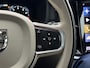 Volvo V60 2.0 B3 Momentum Business | Pilot Assist | Trekhaak | Leder | Stoel & stuurverwarming | Camera | Keyless |
