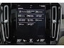 Volvo XC40 T4 Inscription - Panorama/schuifdak - Parkeercamera achter - Verwarmde voorstoelen - Parkeersensoren voor & achter - Elektr. bedienb. voorstoelen met geheugen links - Cruise control - Extra getint glas - 19' LMV