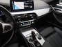 BMW 5-Serie Touring 530e xDrive Business Edition Plus | Panoramadak | Camera | Sfeerverlichting | BLIS | Carplay