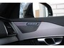 Volvo XC90 2.0 T8 Recharge AWD Ultimate Dark | Panoramadak | Head-up display | Lederen bekleding | 360° camera | Verwarmbare voorstoelen | Verwarmbaar stuurwiel | Achterbank verwarmd | Blind spot | Premium audio by Harman Kardon |