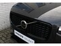 Volvo XC90 2.0 T8 Recharge AWD Ultimate Dark | Panoramadak | Head-up display | Lederen bekleding | 360° camera | Verwarmbare voorstoelen | Verwarmbaar stuurwiel | Achterbank verwarmd | Blind spot | Premium audio by Harman Kardon |