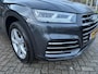 Audi Q5 55 TFSI e quattro Competition | Plug-in Hybride | Leder | Schuif-kantel dak | Navigatie | Camera | Led | Set Winterbanden | 19" LM-velgen | Elek Achterklep | Winterpakket | S-line |
