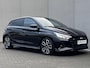 Hyundai i20 1.0 T-GDI N Line 100 pk / Fabrieksgarantie tot 09-2027 / Navigatie / Apple Carplay Android / Stuur- en stoelverwarming / 17" LM wielen / Winterwielenset tegen meerprijs € 499 /