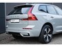 Volvo XC60 T6 Plug-in hybrid AWD Plus Dark | Verwarmde Voorstoelen, Stuurwiel en Achterbank | Semi- Elektrische Trekhaak | Panoramadak met Schuif-/Kantelfunctie | 360-Camera | AppleCarplay / AndroidAuto | Adaptieve Cruise Control | BLIS | |