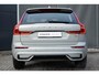 Volvo XC60 T6 Plug-in hybrid AWD Plus Dark | Verwarmde Voorstoelen, Stuurwiel en Achterbank | Semi- Elektrische Trekhaak | Panoramadak met Schuif-/Kantelfunctie | 360-Camera | AppleCarplay / AndroidAuto | Adaptieve Cruise Control | BLIS | |