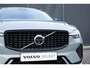 Volvo XC60 T6 Plug-in hybrid AWD Plus Dark | Verwarmde Voorstoelen, Stuurwiel en Achterbank | Semi- Elektrische Trekhaak | Panoramadak met Schuif-/Kantelfunctie | 360-Camera | AppleCarplay / AndroidAuto | Adaptieve Cruise Control | BLIS | |