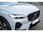 Volvo XC60 T6 Plug-in hybrid AWD Plus Dark | Verwarmde Voorstoelen, Stuurwiel en Achterbank | Semi- Elektrische Trekhaak | Panoramadak met Schuif-/Kantelfunctie | 360-Camera | AppleCarplay / AndroidAuto | Adaptieve Cruise Control | BLIS | |