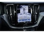 Volvo XC60 T6 Plug-in hybrid AWD Plus Dark | Verwarmde Voorstoelen, Stuurwiel en Achterbank | Semi- Elektrische Trekhaak | Panoramadak met Schuif-/Kantelfunctie | 360-Camera | AppleCarplay / AndroidAuto | Adaptieve Cruise Control | BLIS | |