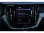 Volvo XC60 T6 Plug-in hybrid AWD Plus Dark | Verwarmde Voorstoelen, Stuurwiel en Achterbank | Semi- Elektrische Trekhaak | Panoramadak met Schuif-/Kantelfunctie | 360-Camera | AppleCarplay / AndroidAuto | Adaptieve Cruise Control | BLIS | |