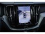 Volvo XC60 T6 Plug-in hybrid AWD Plus Dark | Verwarmde Voorstoelen, Stuurwiel en Achterbank | Semi- Elektrische Trekhaak | Panoramadak met Schuif-/Kantelfunctie | 360-Camera | AppleCarplay / AndroidAuto | Adaptieve Cruise Control | BLIS | |