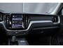 Volvo XC60 T6 Plug-in hybrid AWD Plus Dark | Verwarmde Voorstoelen, Stuurwiel en Achterbank | Semi- Elektrische Trekhaak | Panoramadak met Schuif-/Kantelfunctie | 360-Camera | AppleCarplay / AndroidAuto | Adaptieve Cruise Control | BLIS | |