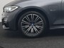 BMW 3-Serie Touring 320e M Sport Plug In Hybrid 204pk Dealer O.H. PHEV | Trekhaak Af Fabriek | Panodak | Adaptive Cruise | Alcantara Sportstoelen |  18"L.M | Apple Carplay | Keyless | Navigatie | Sfeerverlichting | Virtual | DAB |
