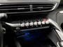 Peugeot 5008 1.2 PureTech Sport 7 Persoons (APPLE CARPLAY, GROOT NAVI, LANE ASSIST, GETINT GLAS, LEDEREN SPORTSTOELEN, PARKEERSENSOREN, CRUISE, NIEUWE APK, NIEUWSTAAT)