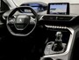 Peugeot 5008 1.2 PureTech Sport 7 Persoons (APPLE CARPLAY, GROOT NAVI, LANE ASSIST, GETINT GLAS, LEDEREN SPORTSTOELEN, PARKEERSENSOREN, CRUISE, NIEUWE APK, NIEUWSTAAT)
