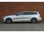 Volvo V60 T8 Twin Engine AWD R-Design | Trekhaak | Panoramadak | Harman Kardon | Elektrische Verstelbare Voorstoelen | Parkeercamera | BLIS Dodehoekdetectie | Adaptieve Cruise Control | Verwarmbare Voorstoelen