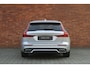Volvo V60 T8 Twin Engine AWD R-Design | Trekhaak | Panoramadak | Harman Kardon | Elektrische Verstelbare Voorstoelen | Parkeercamera | BLIS Dodehoekdetectie | Adaptieve Cruise Control | Verwarmbare Voorstoelen