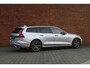 Volvo V60 T8 Twin Engine AWD R-Design | Trekhaak | Panoramadak | Harman Kardon | Elektrische Verstelbare Voorstoelen | Parkeercamera | BLIS Dodehoekdetectie | Adaptieve Cruise Control | Verwarmbare Voorstoelen