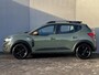 Dacia Sandero Stepway 90PK Extreme Automaat / Fabrieksgarantie tot 06-2028 / Achteruitrijcamera / Navigatie / Apple Carplay & Android Auto  / 16" LM Velgen / Climate Control /