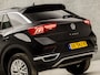 Volkswagen T-Roc 1.5 TSI Sport 150Pk Automaat (APPLE CARPLAY, GROOT NAVI, CLIMATE, GETINT GLAS, SPORTSTOELEN, ADAPTIVE CRUISE, PARKEERSENSOREN, NIEUWE APK, NIEUWSTAAT)